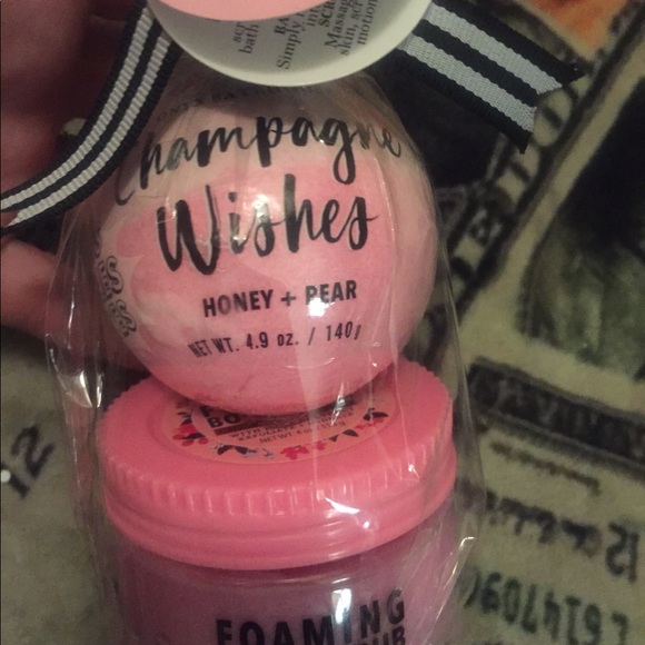 Bath Bomb 💣 &Foaming Bath Scrub - Picture 5 of 5